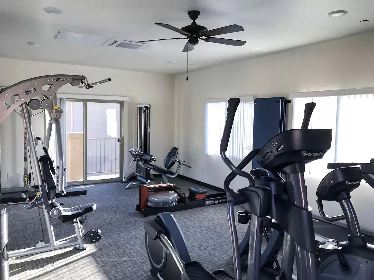 3 bed, 1100 sqft, $3,100 — Photo 4
