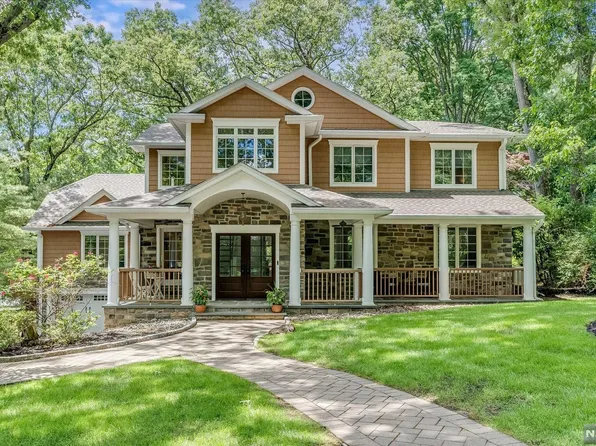 75 Rose Ave, Woodcliff Lake, NJ 07677