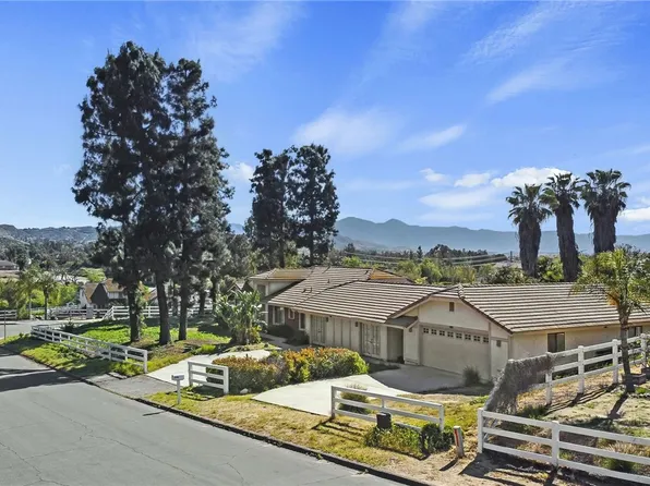 18175 Golden Leaf Ln, Riverside, CA 92504