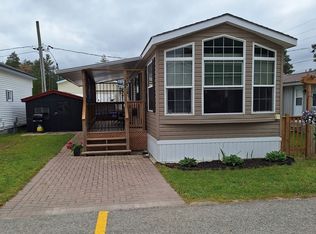 17 2nd St, Angus - Borden Cfb-bfc, ON L3W0L4