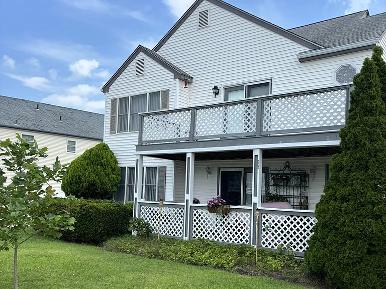 33 Lighthouse Dr #B — Photo 14