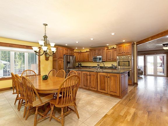2nd image of 3207 Carlton Dr