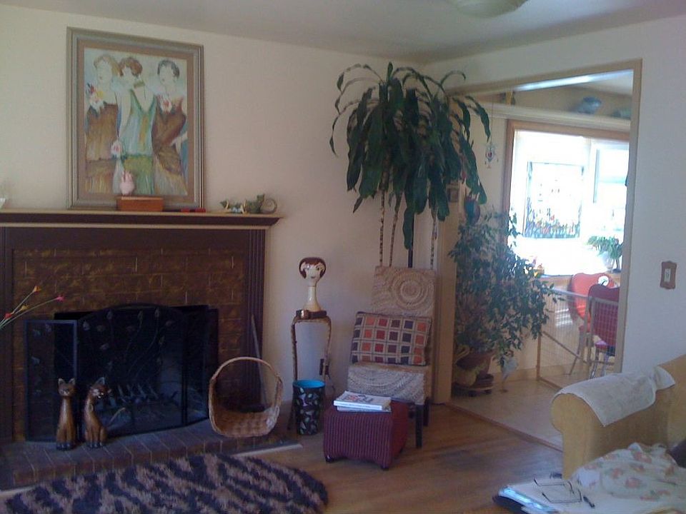 2nd image of 4076 Salem St