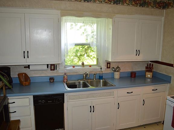 3rd image of 835 5th St