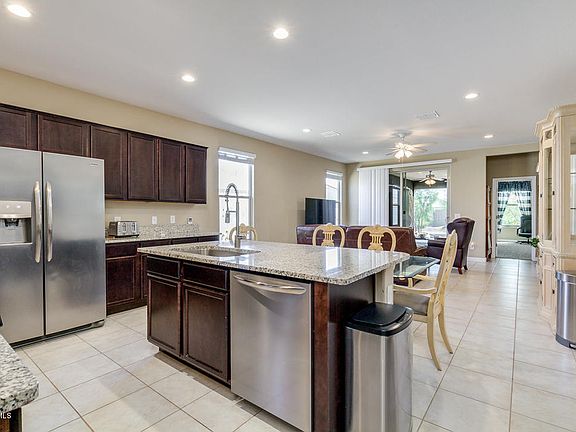 5th image of 739 W Brangus Way
