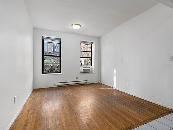 3rd image of 320 W 49th St APT 3fe