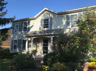 144 Caversham Woods, Pittsford, NY 14534
