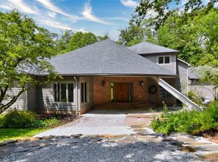 13540 Ledgebrook Ln, Chagrin Falls, OH 44022