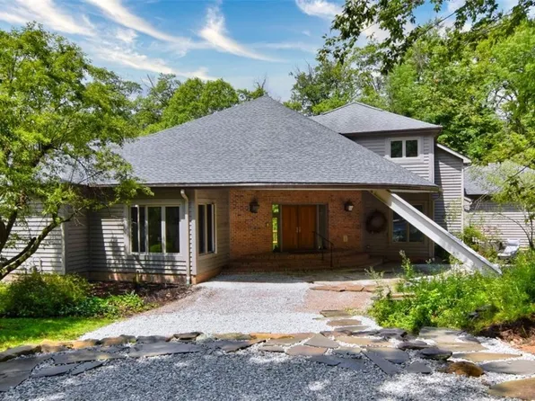 13540 Ledgebrook Ln, Chagrin Falls, OH 44022