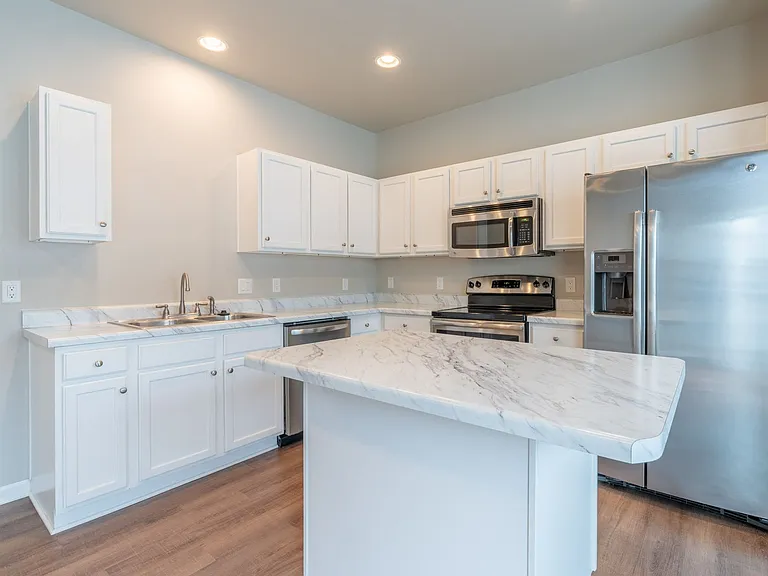 6909 Daniel Defoe Dr — Photo 7