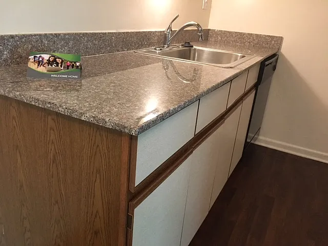 Lakeside Village Apartments — Photo 157