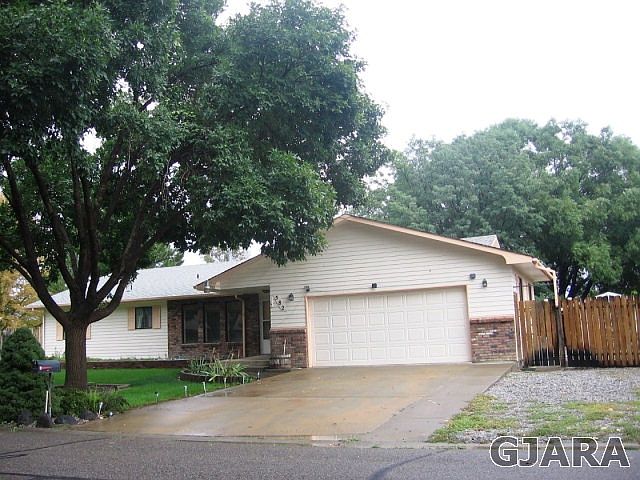 1st image of 582 E Valley Dr