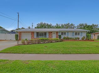 24 Pinetree Cir, Tequesta, FL 33469