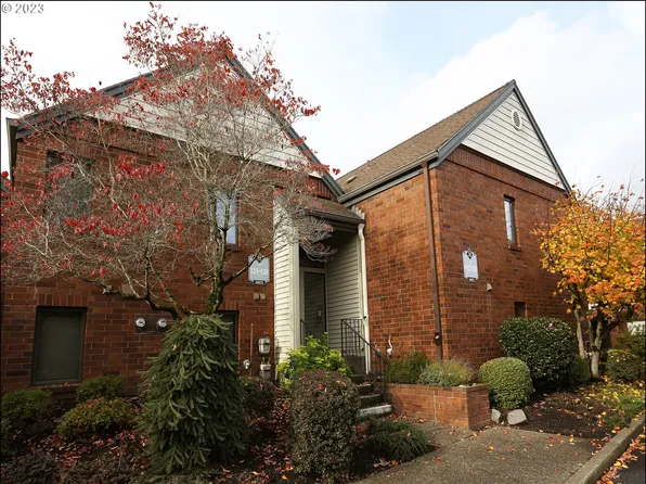 14851 NE Sacramento St Unit 128, Portland, OR 97230
