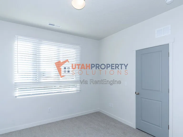 1047 W 400 S — Photo 18