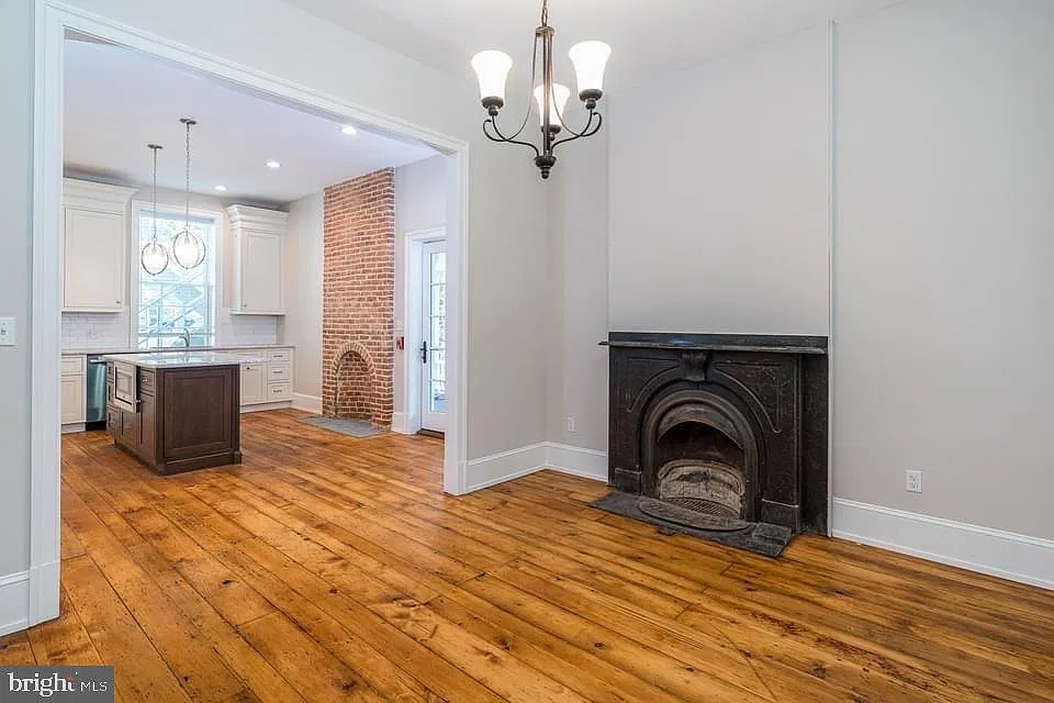 3 bed, 2.5 bath, 4860 sqft, $3,850 — Photo 3