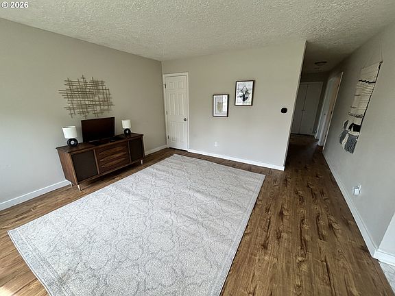 4th image of 8705 SE Pardee St