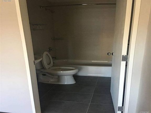 3rd image of 13553 Northern Blvd APT 6A