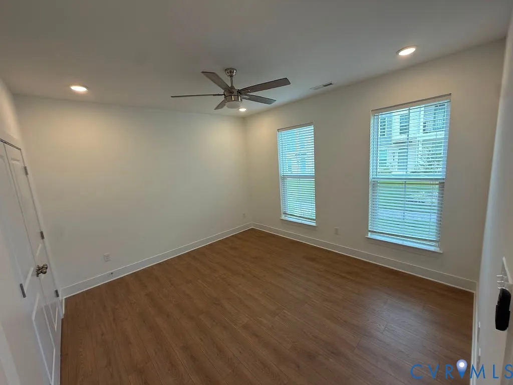 4 bed, 3.5 bath, 2438 sqft, $2,700 — Photo 3