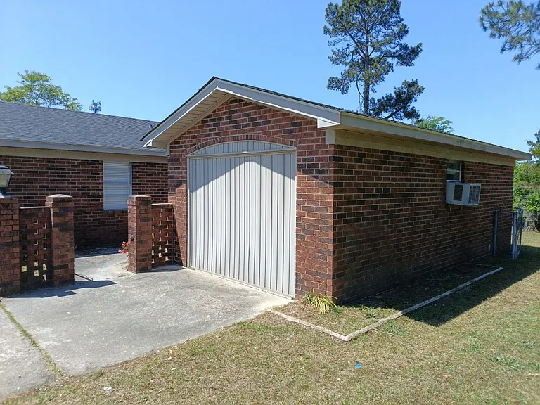 109 Highview Dr — Photo 2