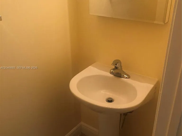 1129 SW 147th Ter — Photo 8