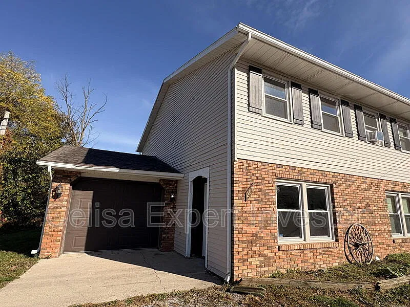 2 bed, 1.5 bath, 1000 sqft, $1,125 — Photo 1