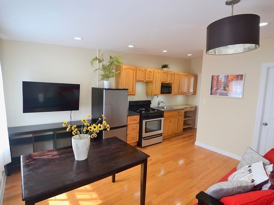1st image of 170 17th St #4