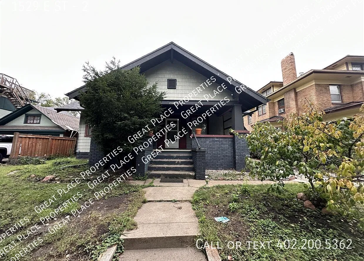 2 bed, $879 — Photo 1