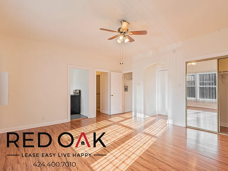 1056 S Normandie Ave #301 — Photo 2
