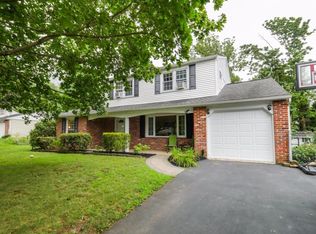 48 Skyline Dr, Audubon, PA 19403