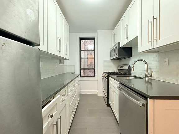 4th image of 15 W 55th St APT 6D