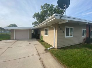 1310 Vandenberg Cir, Sergeant Bluff, IA 51054