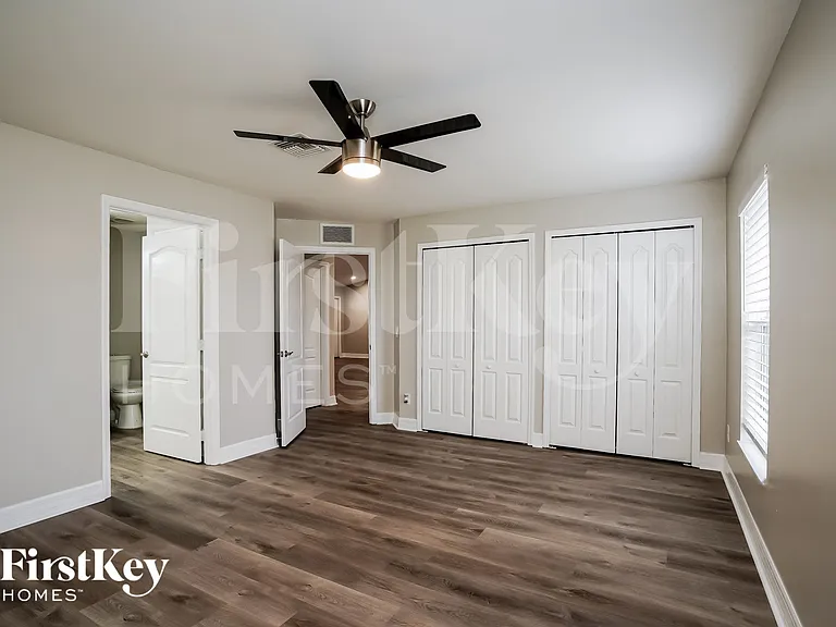 629 NE Juanita Ct — Photo 11