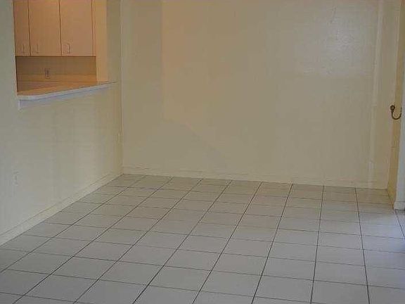 4th image of 4033 Eastridge Dr
