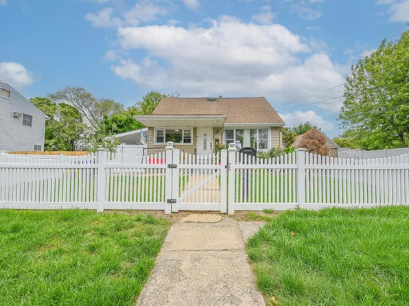 37 E Locust Street, Central Islip, NY 11722