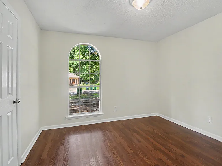 4136 Mimosa Dr — Photo 10