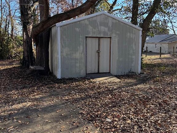 4th image of 1010 Cutler St