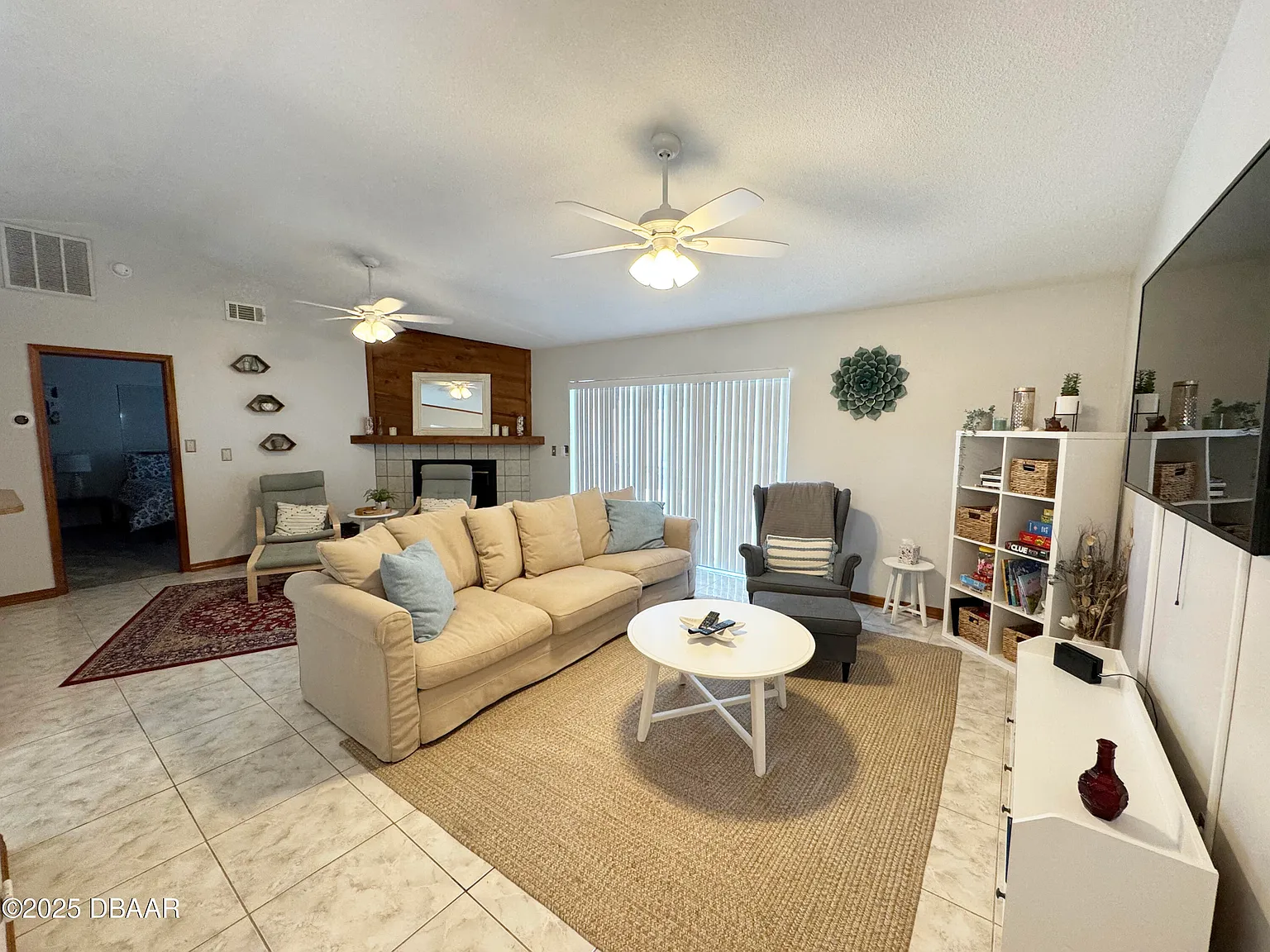 3 bed, 2.0 bath, 1396 sqft, $2,850 — Photo 4