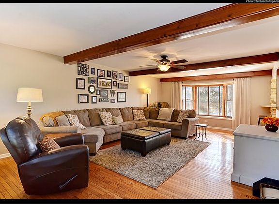 3rd image of 24435 W Boulevard De John