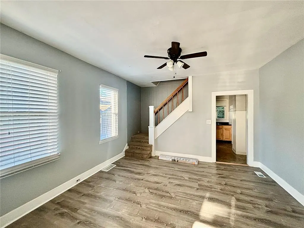 3 bed, 1.0 bath, 672 sqft, $1,750 — Photo 4