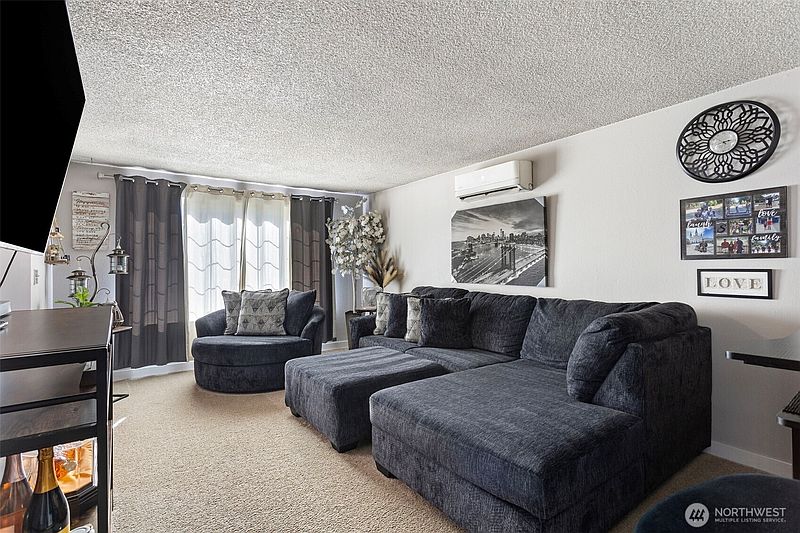 5th image of 1025 E 63rd Street