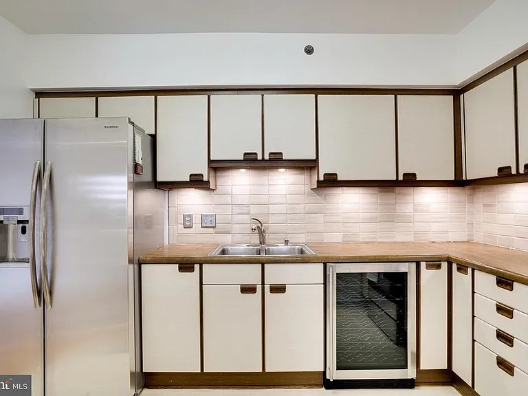 1200 Crystal Dr #411 — Photo 17