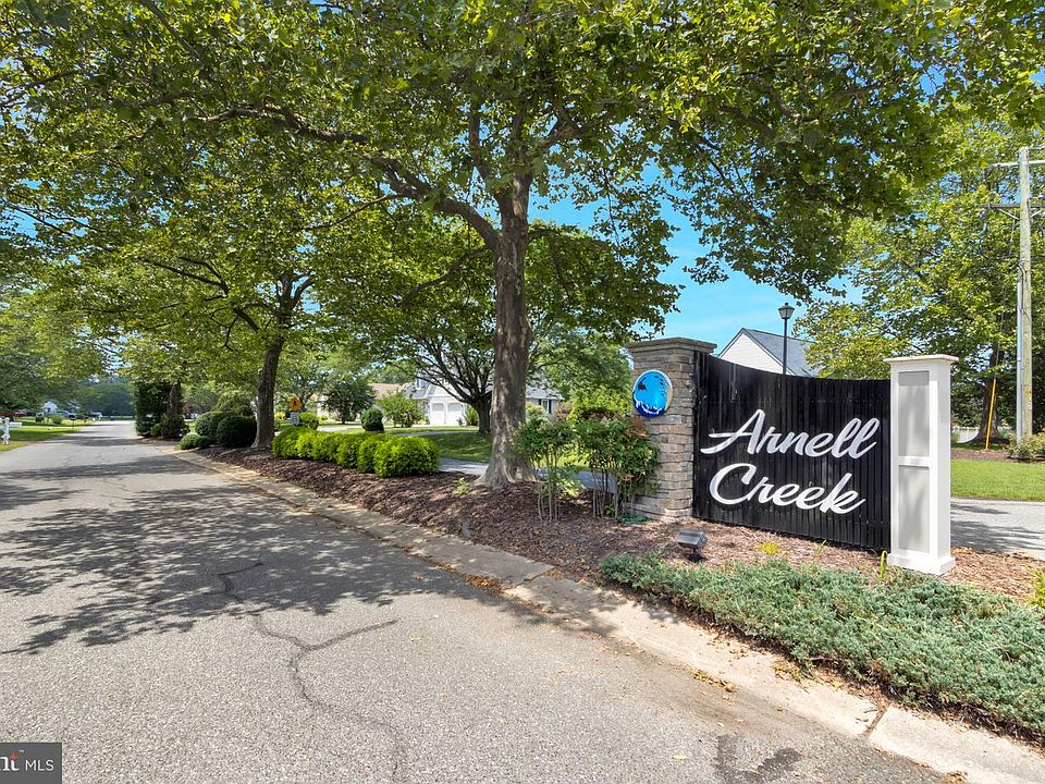 1st image of 16 Fox Creek Dr