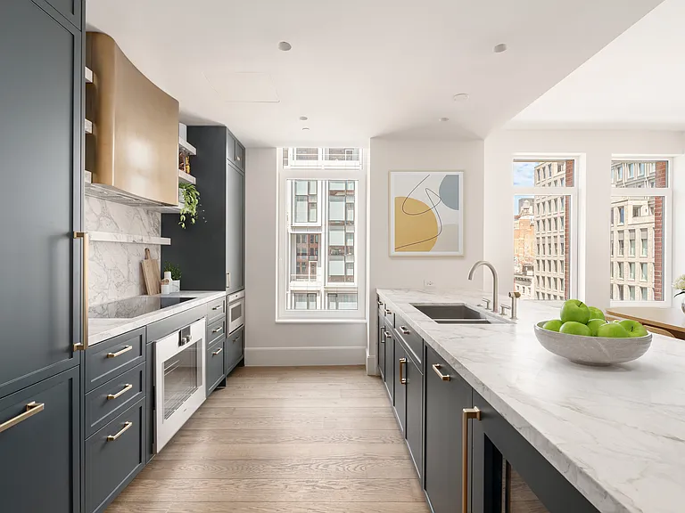 525 6th Ave #7F — Photo 4