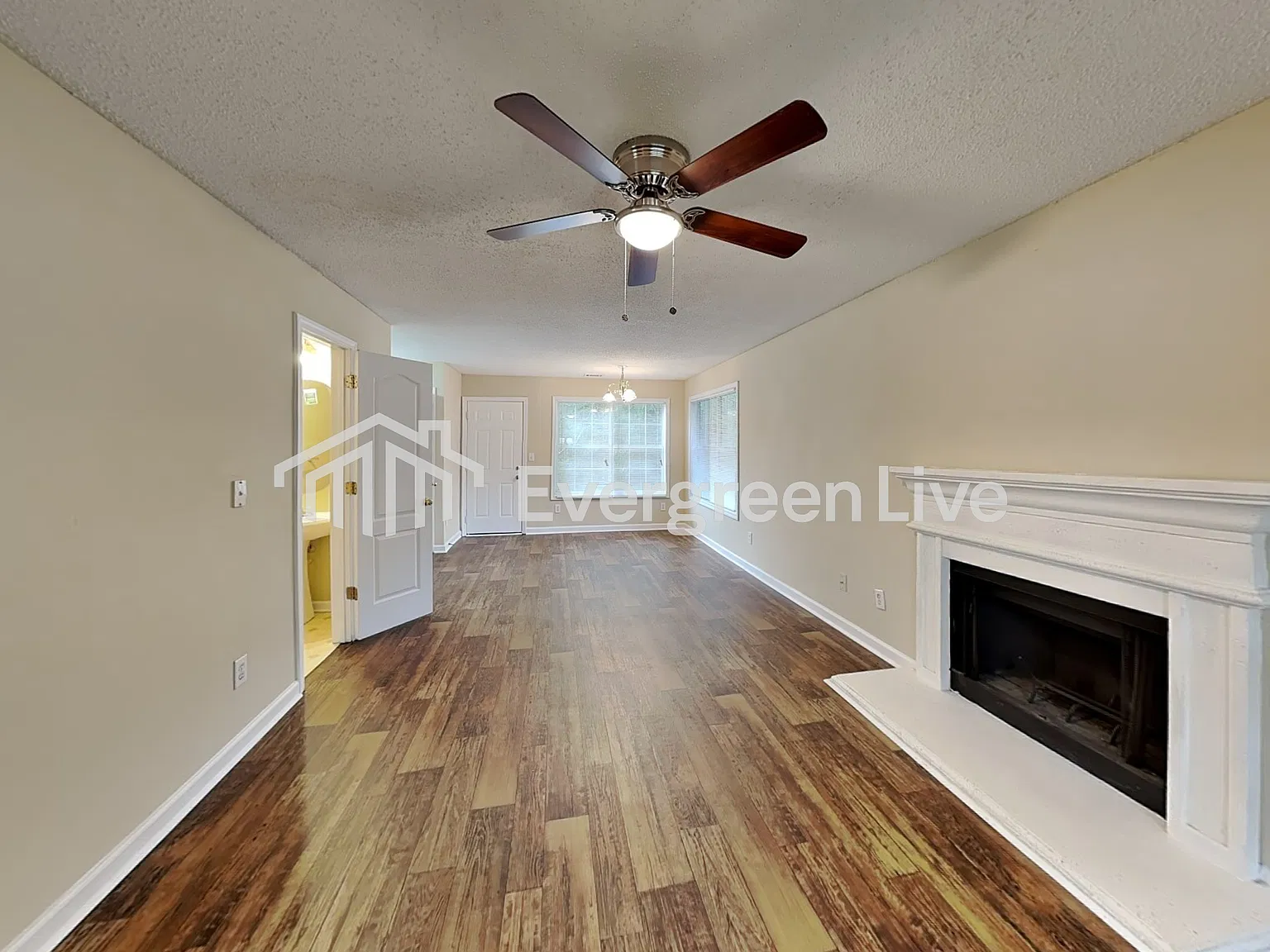 3 bed, 2.5 bath, 1456 sqft, $1,645 — Photo 2
