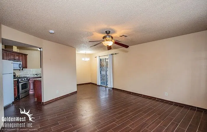 4 bed, 2.0 bath, 1200 sqft, $1,800 — Photo 3