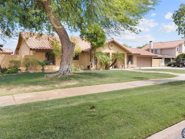 2240 Desert Gardens Dr, El Centro, CA 92243