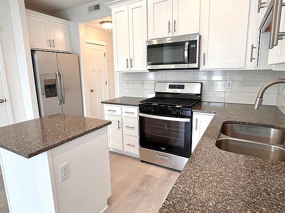 4th image of 11304 S Ropemaker Rd #25-4