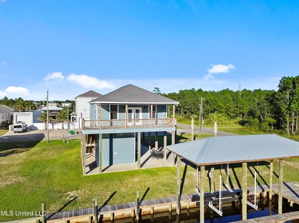 4011 Teal St, Bay Saint Louis, MS 39520