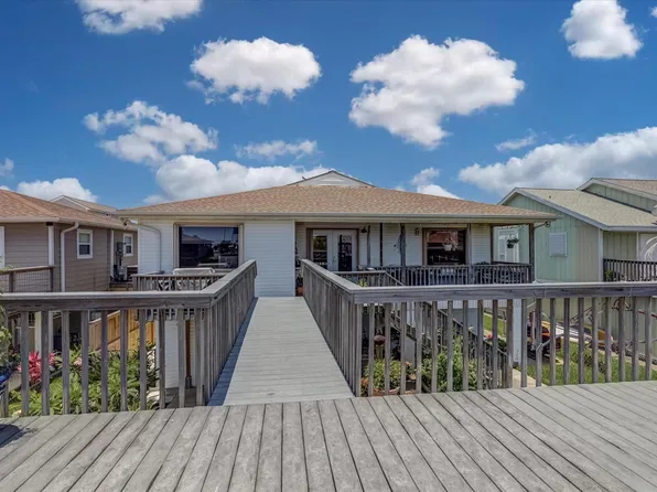 1120 Redfish St, Bayou Vista, TX 77563